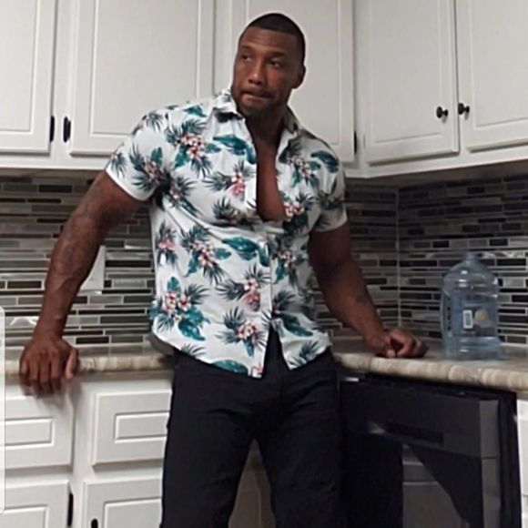 Meet your Posher, Kenan - Picture 1 of 1